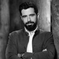 Profile photo of Filippos Lemos, Executive Advisor at Common Seas. Filippos wears a white shirt and dark jacket. He has his arms crossed and is looking at the camera. Photo is in greyscale.