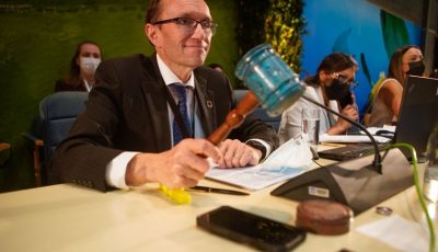 A UN diplomat banging a gavel to signify the end of a conference.